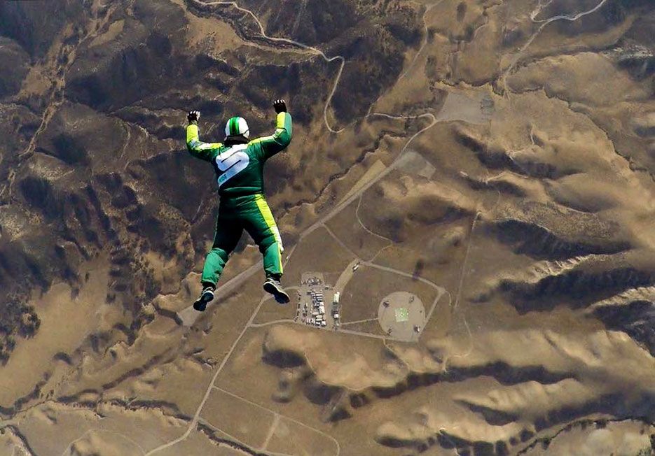 Saut sans parachute de Luke Aikins