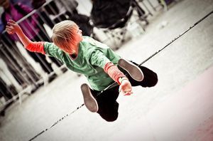 Berjalan atas slackline bukan satu-satunya aktiviti