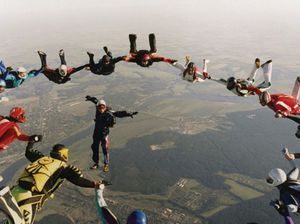 Zawody w skokach ze spadochronem