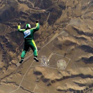 Прыжок без парашюта Люка Айкинса